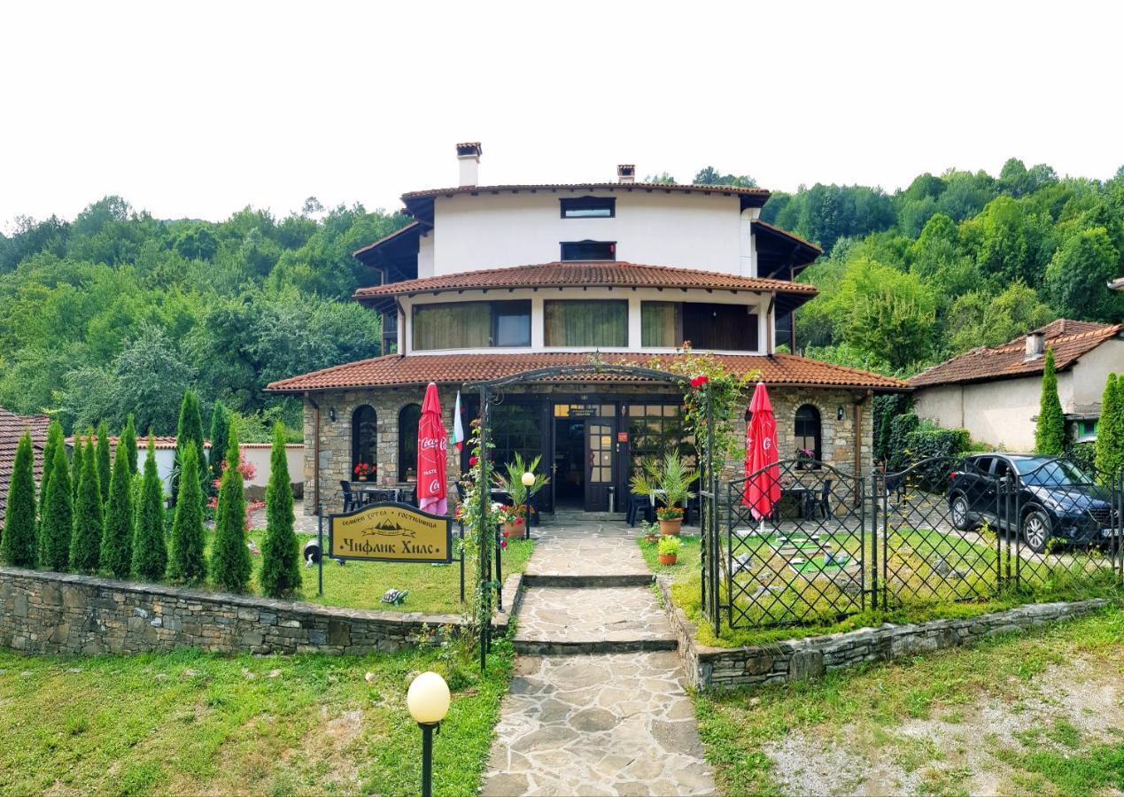 Family Hotel Chiflik Hills Esterno foto