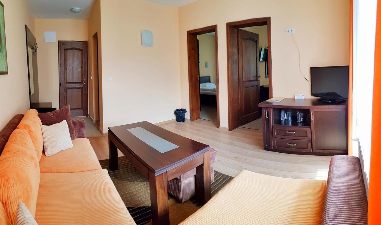 Family Hotel Chiflik Hills Esterno foto