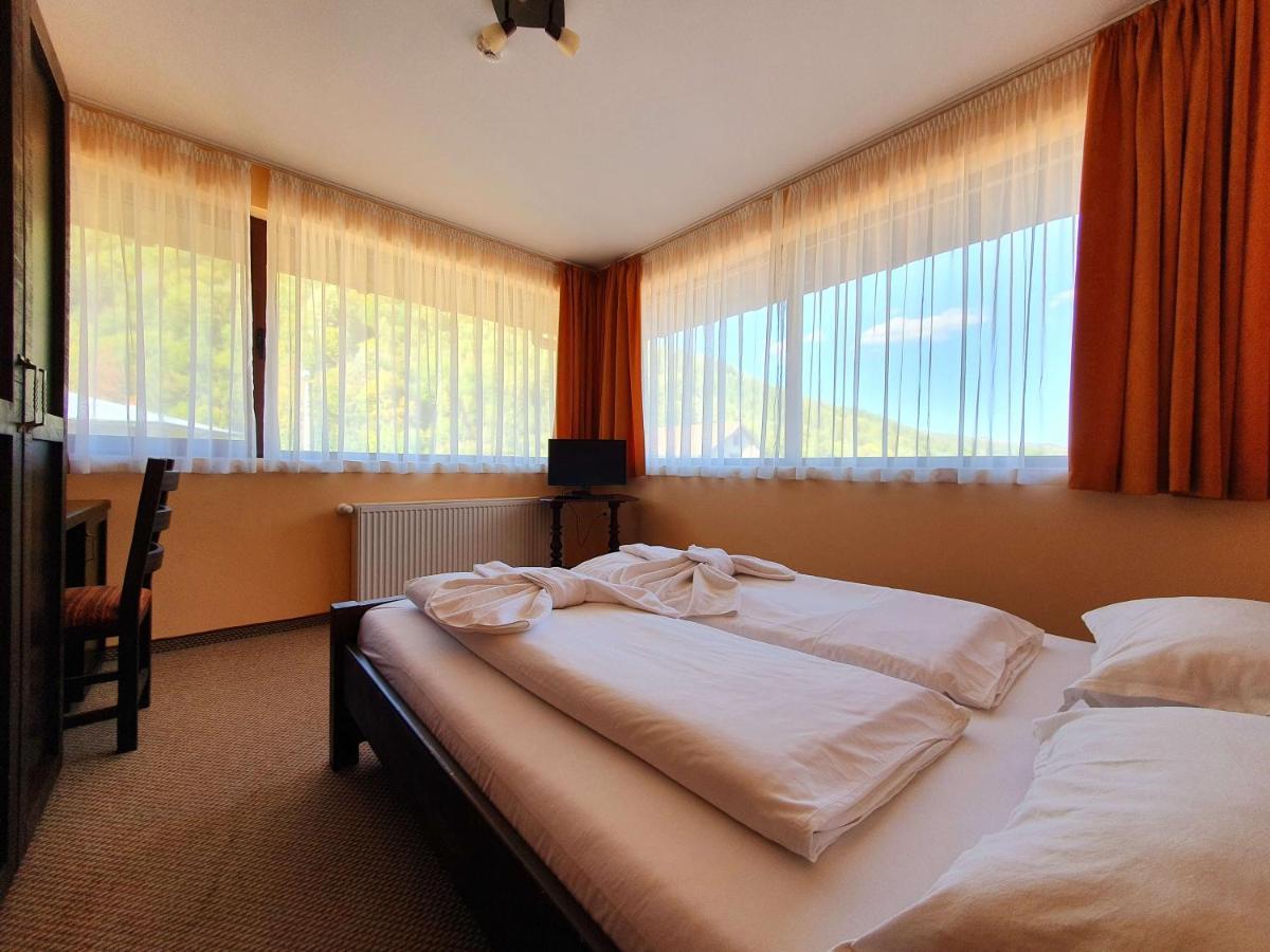 Family Hotel Chiflik Hills Esterno foto