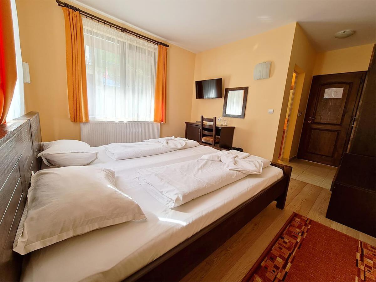 Family Hotel Chiflik Hills Esterno foto