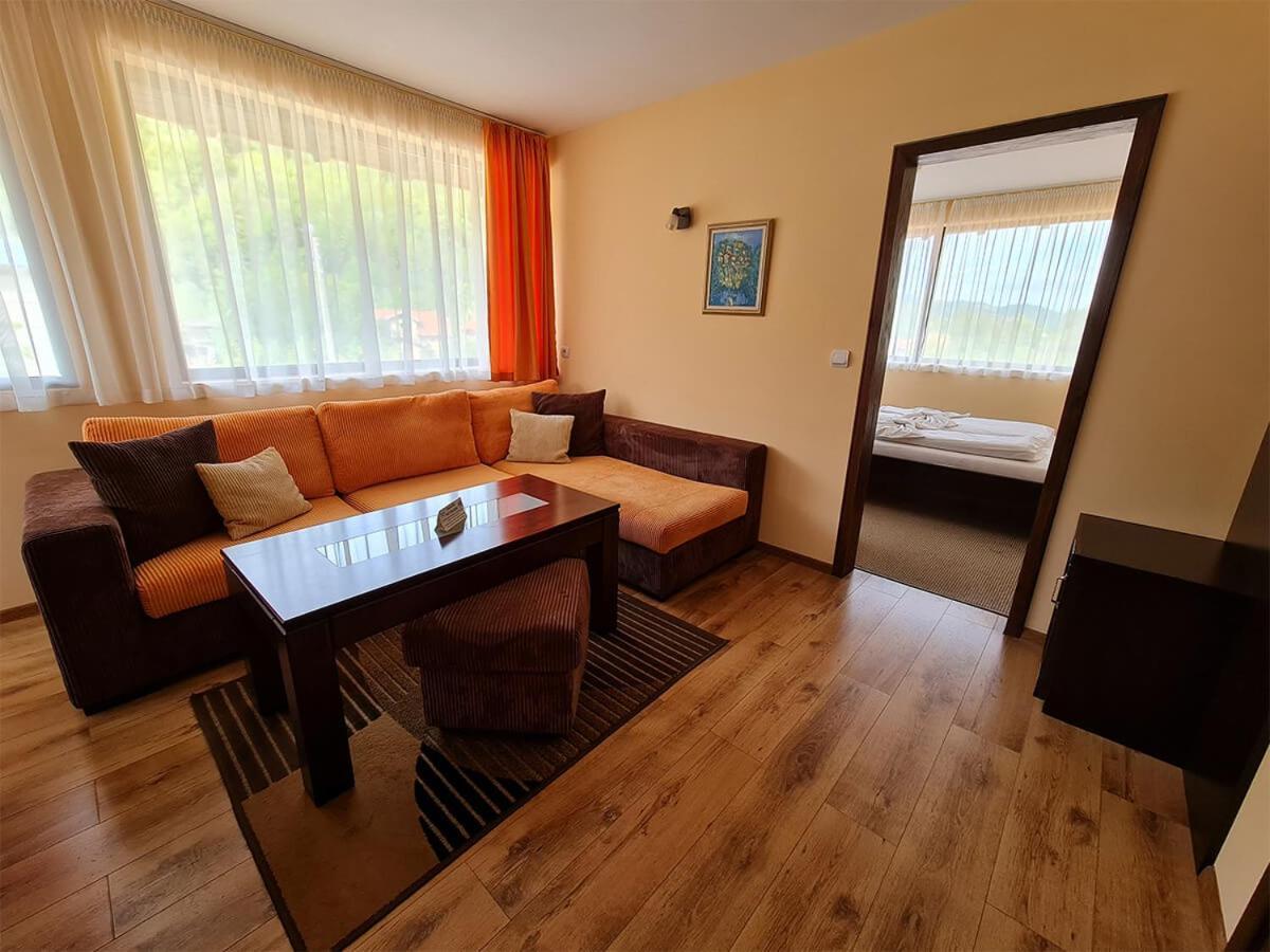 Family Hotel Chiflik Hills Esterno foto
