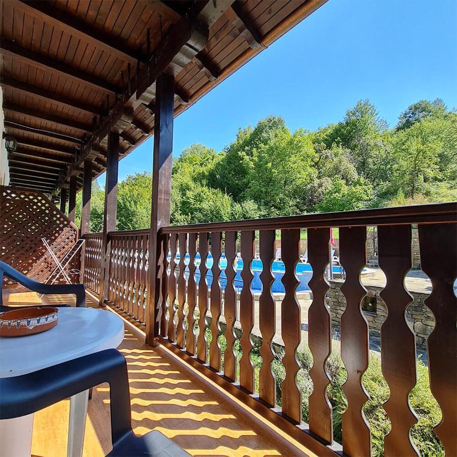 Family Hotel Chiflik Hills Esterno foto
