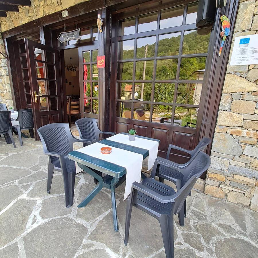 Family Hotel Chiflik Hills Esterno foto