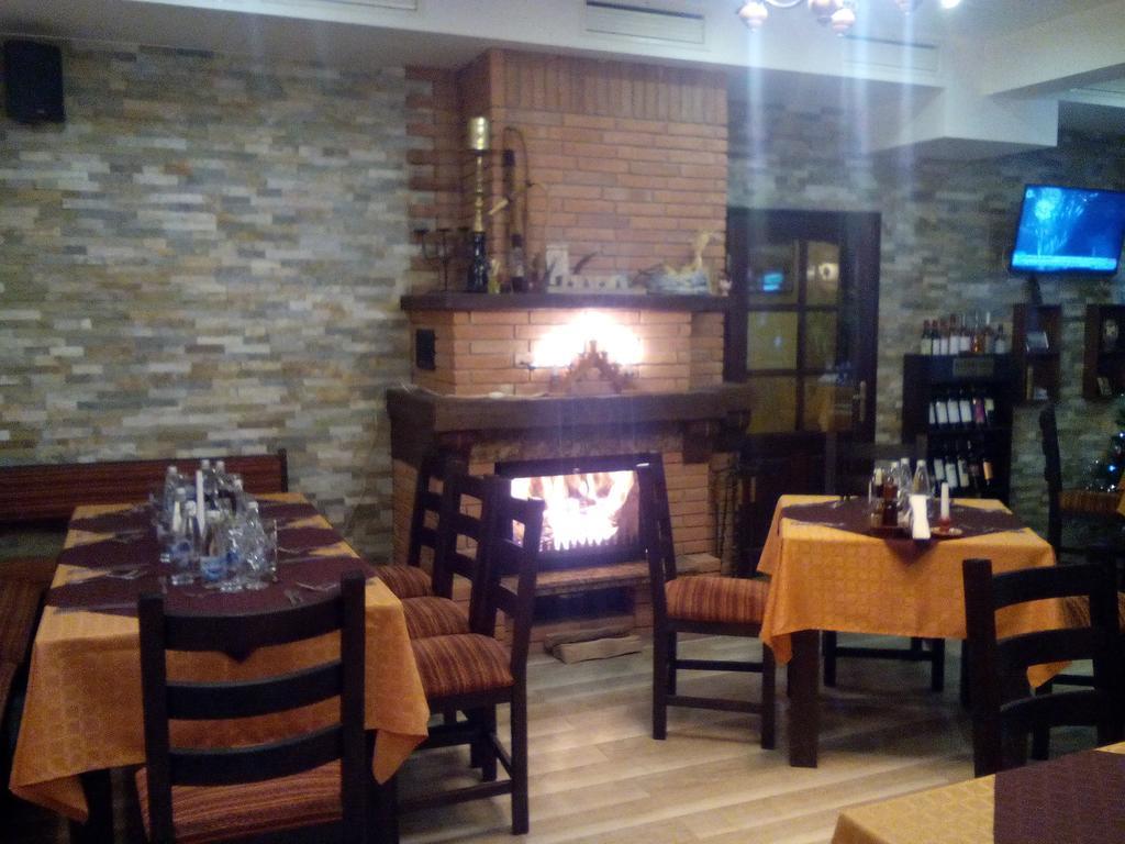 Family Hotel Chiflik Hills Esterno foto