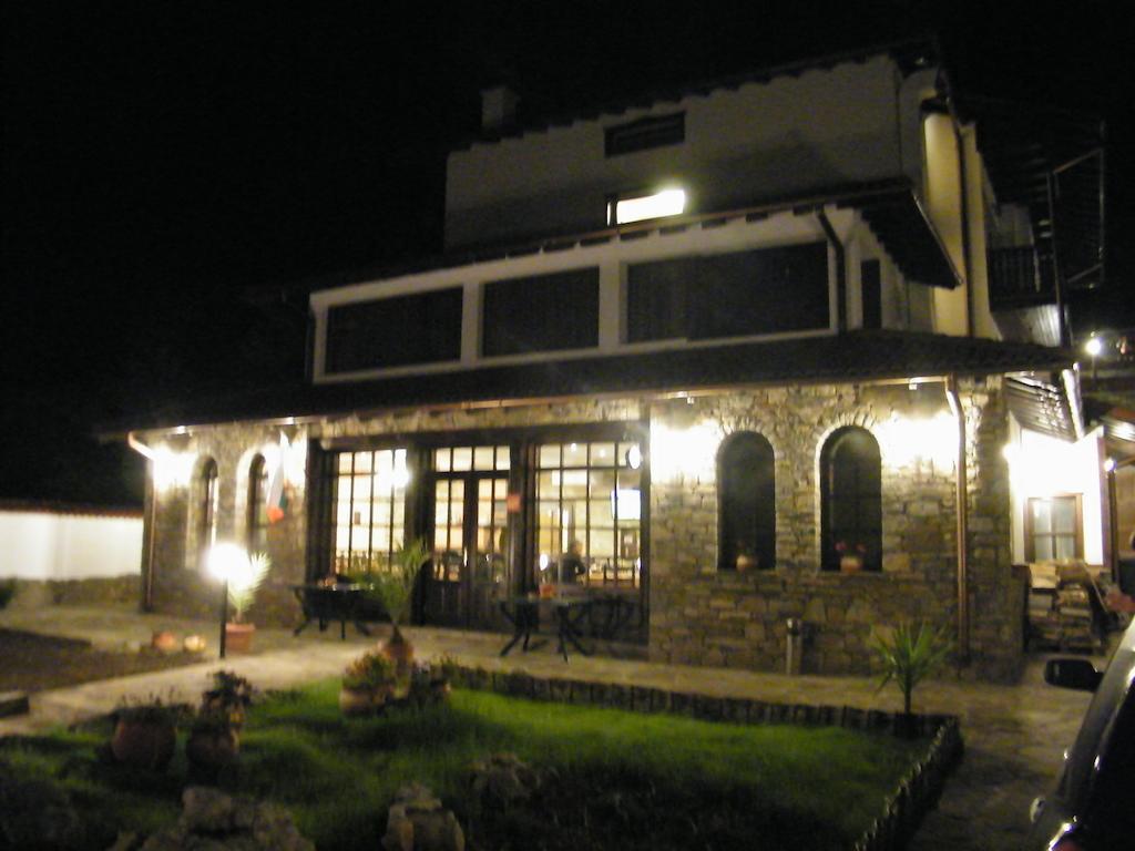 Family Hotel Chiflik Hills Esterno foto