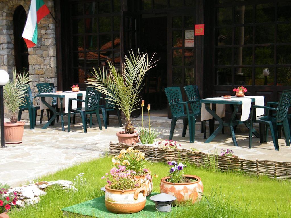 Family Hotel Chiflik Hills Esterno foto