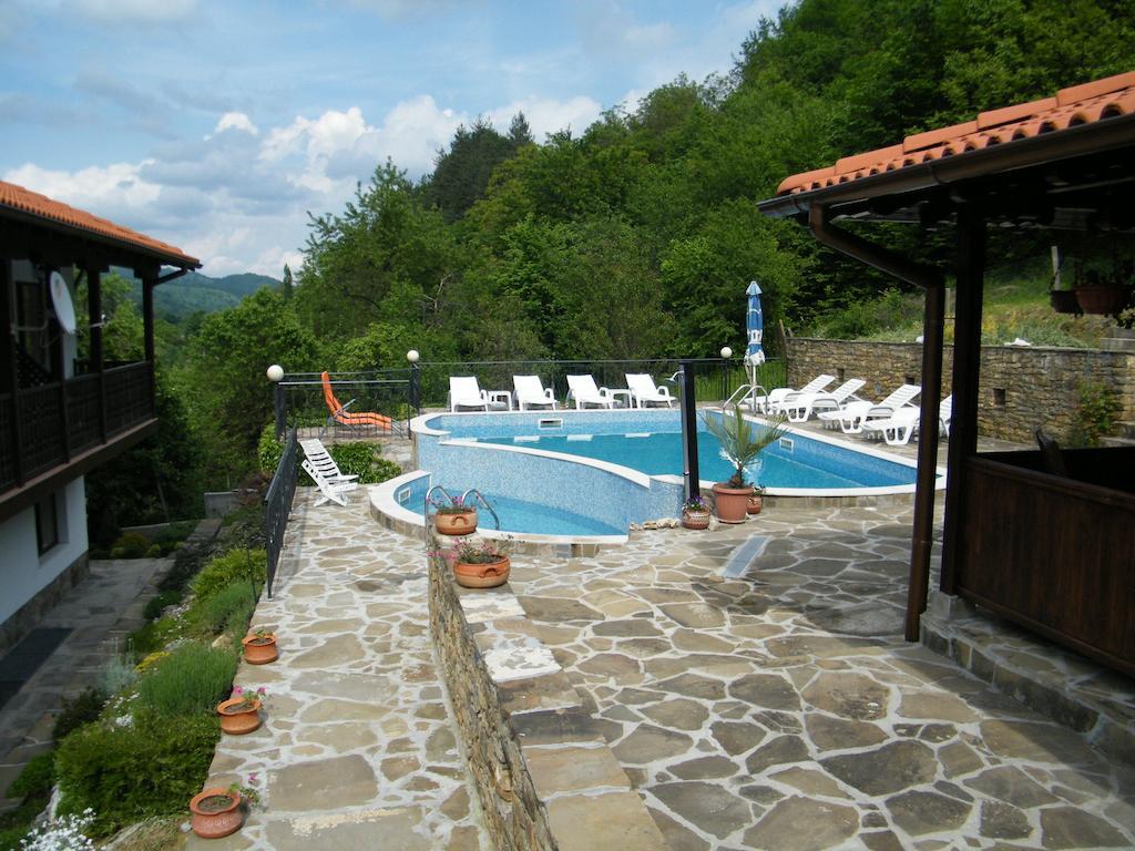 Family Hotel Chiflik Hills Esterno foto